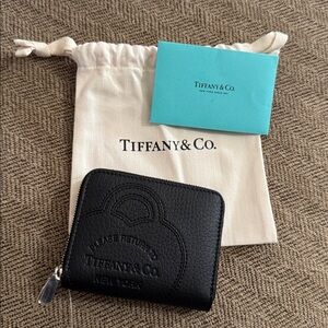 NEW Tiffany & Co. Return to Tiffany zip around wallet